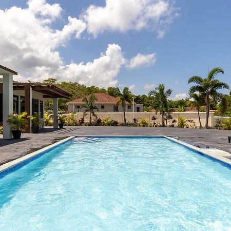 Sun Shine Luxury Villas 2 Bedroom Pool & Gym Ocho Rios St Ann Buitenkant foto